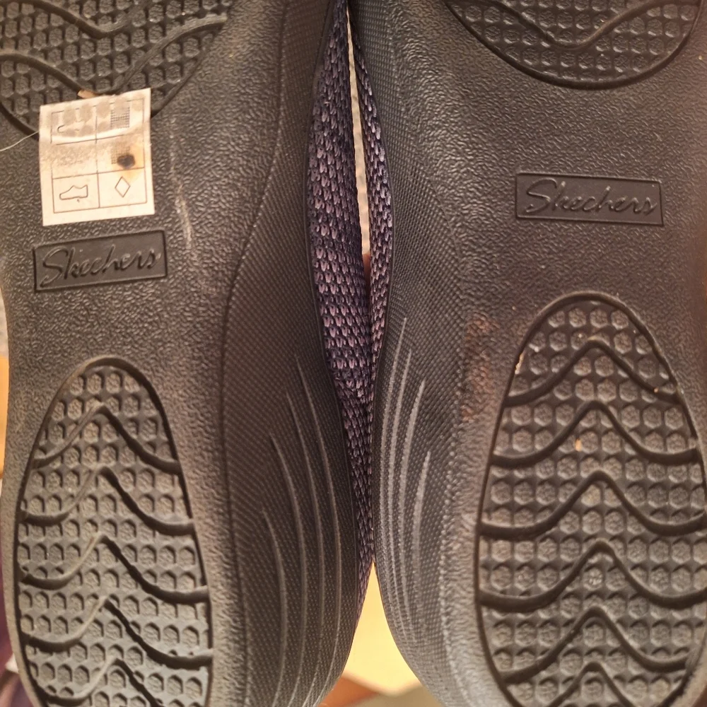 SKECHERS STRETCH FIT slip on round toe gray/black knit perfect for fall …